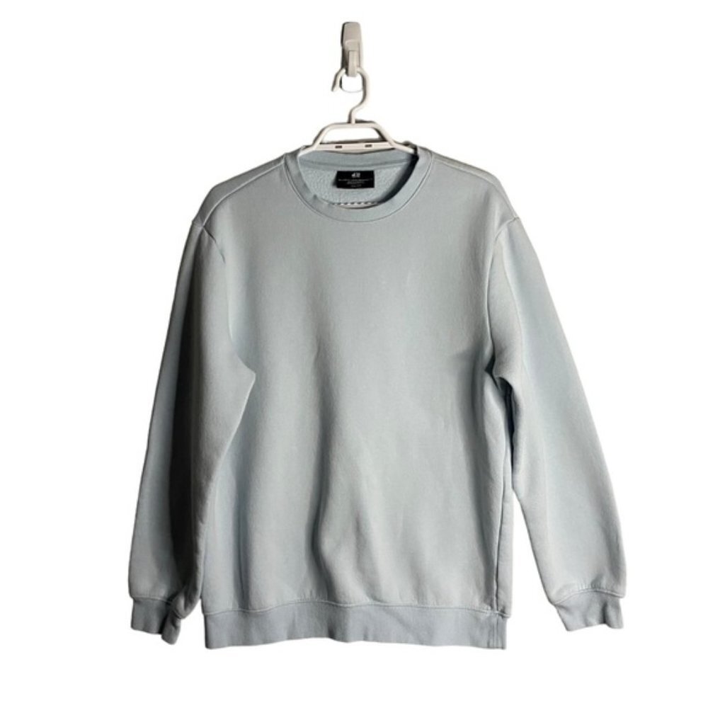 H&M Men's Light Blue Relaxed Fit Crewneck Sweatshirt